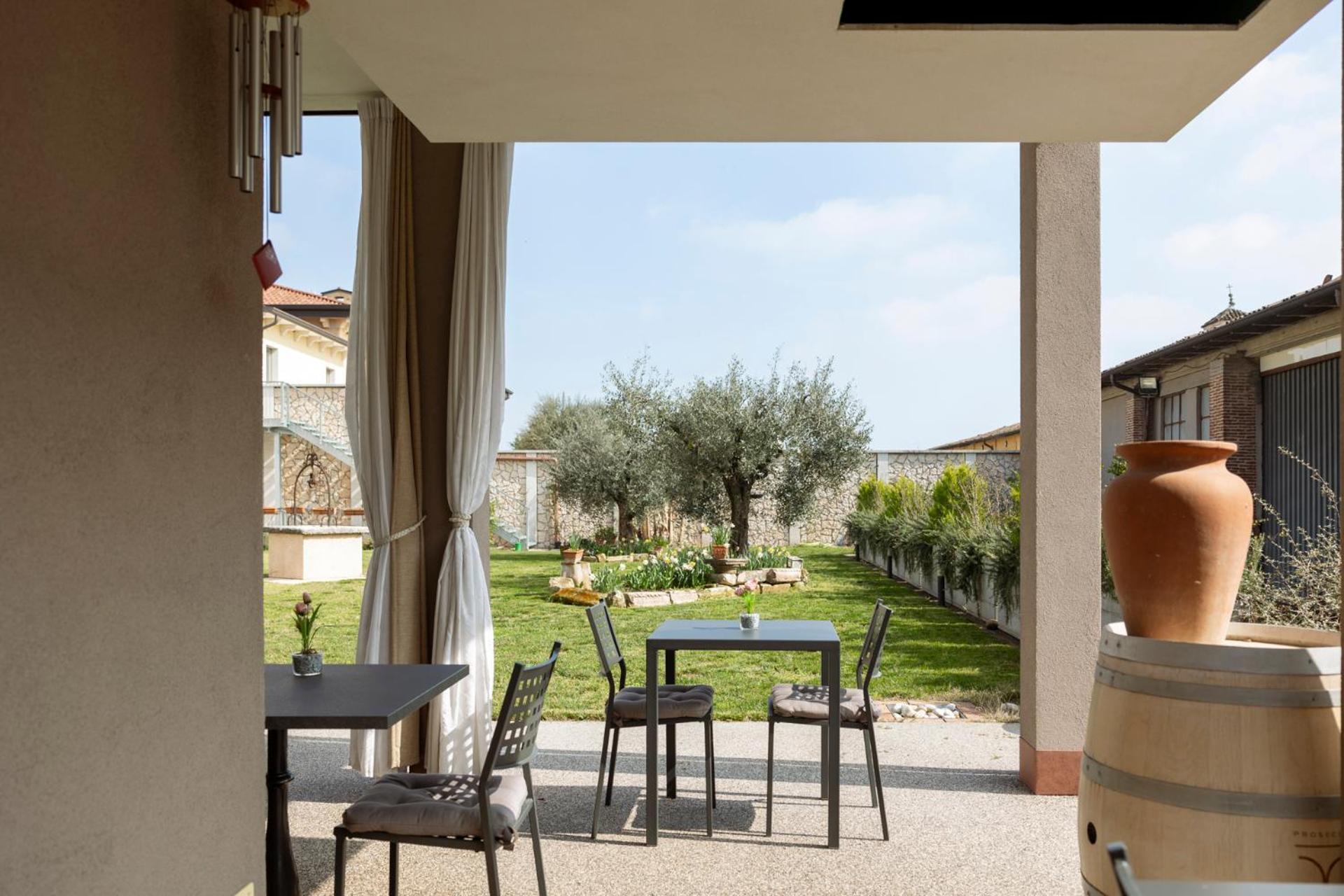 Hotel La Caporala Castel d'Azzano Buitenkant foto