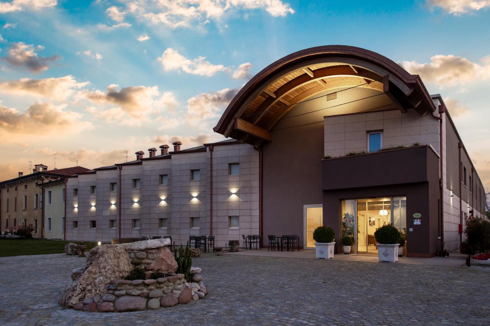 Hotel La Caporala Castel d'Azzano Buitenkant foto