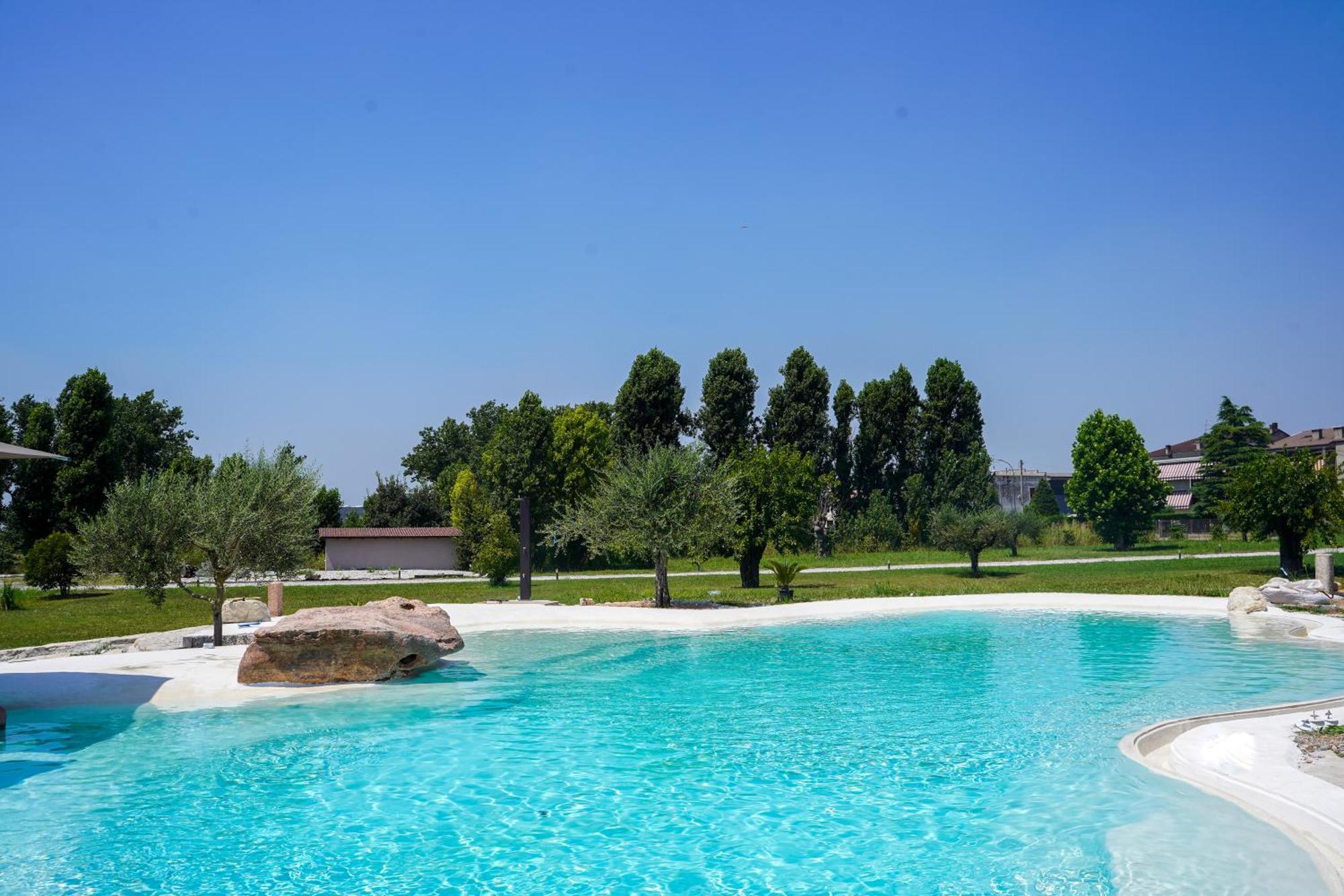 Hotel La Caporala Castel d'Azzano Buitenkant foto