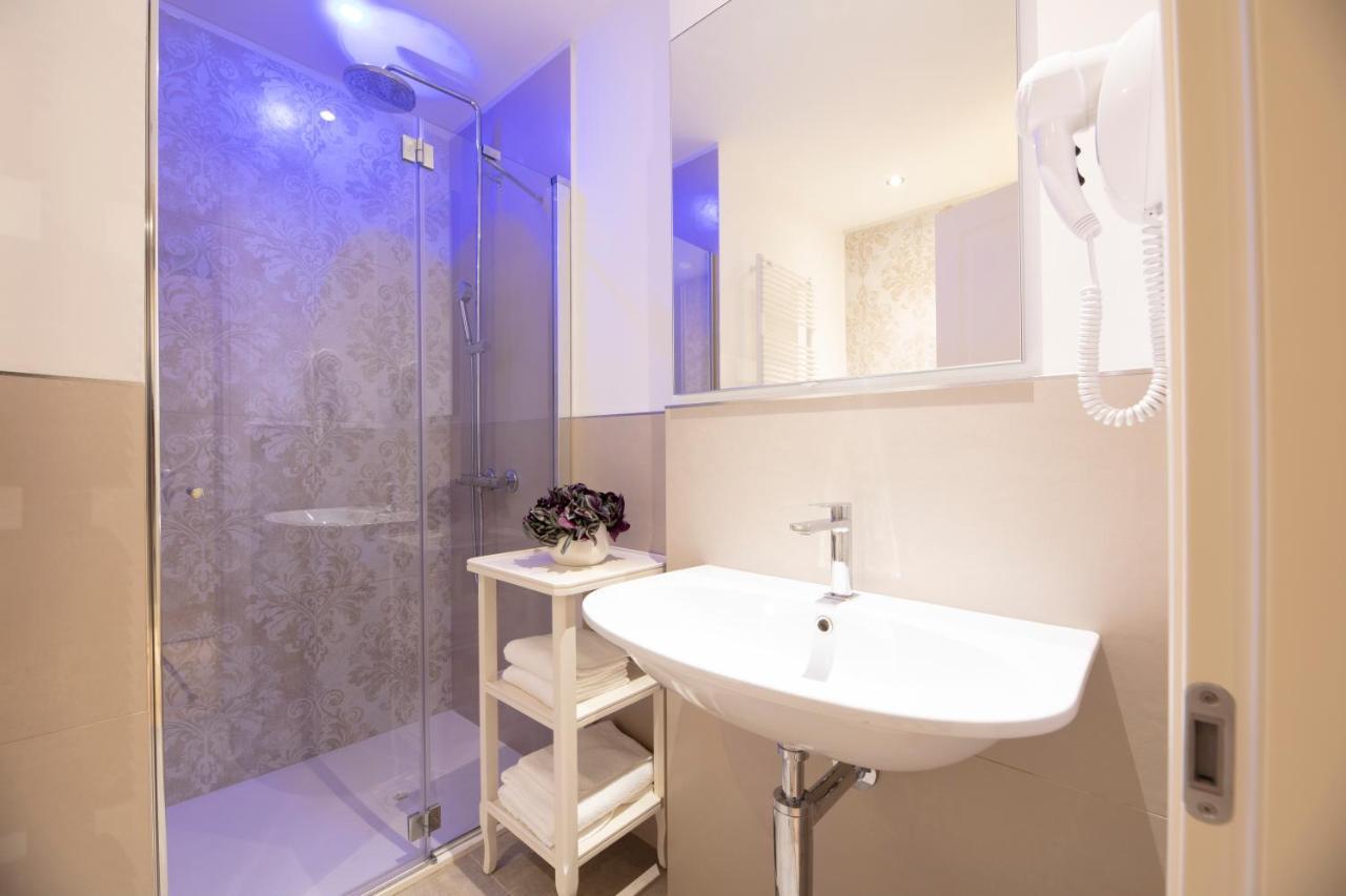 Hotel La Caporala Castel d'Azzano Buitenkant foto